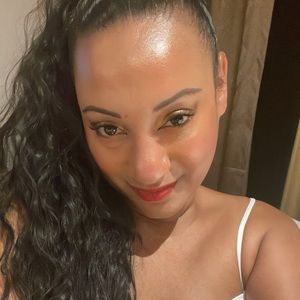 Meet your Posher, Cassandra